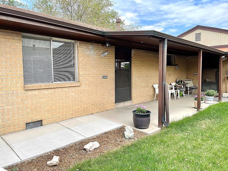 Entrance & Patio Area