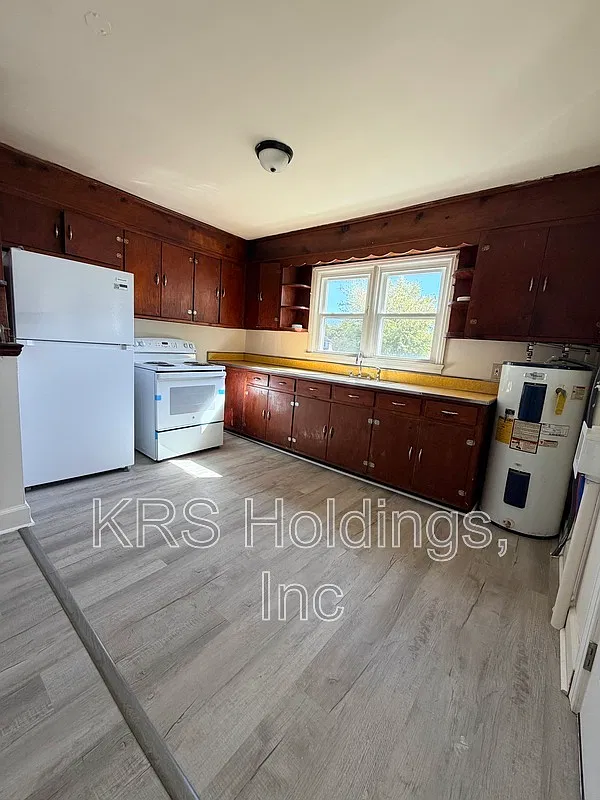 3 bed, 1.0 bath, 1099 sqft, $1,499 — Photo 2