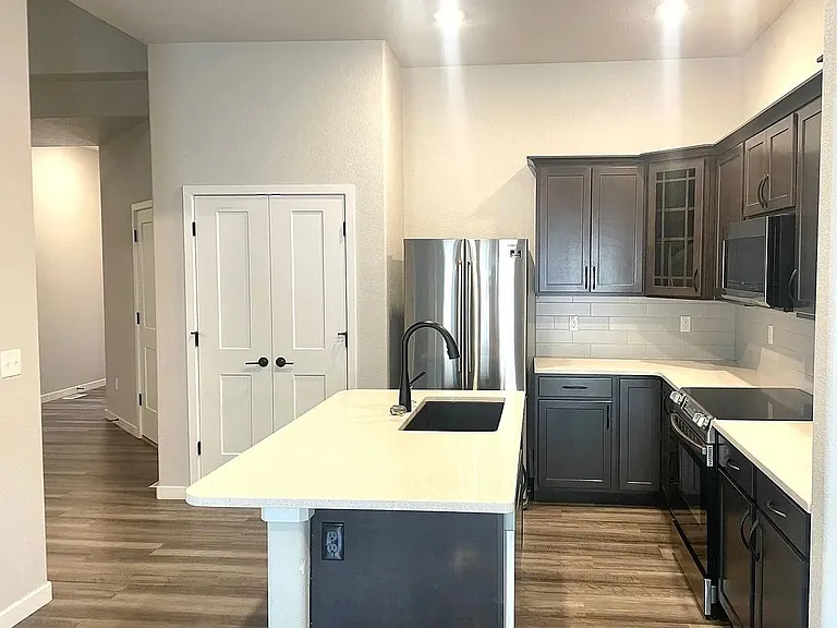 2828 Straus Ln — Photo 6