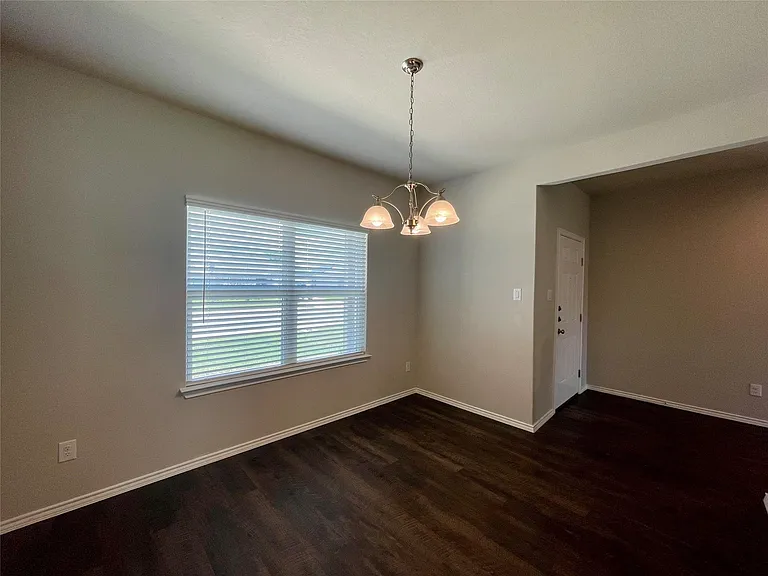 231 Valmet Dr — Photo 10