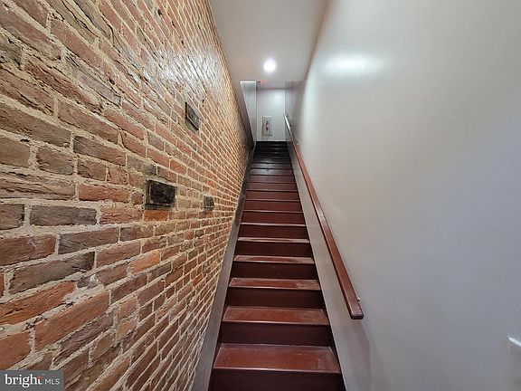 3rd image of 1421 W Baltimore St