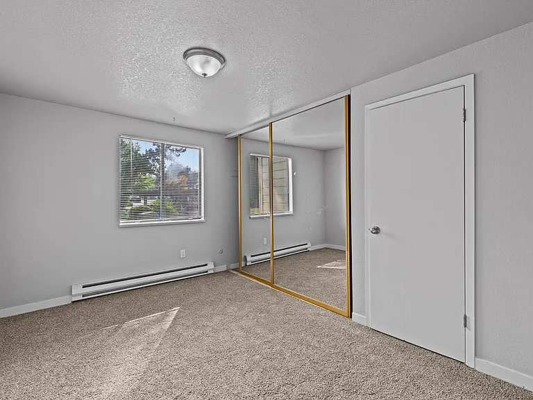 Shannon South — Photo 16