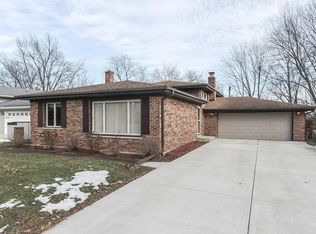 97 Grove Ave, Glen Ellyn, IL 60137