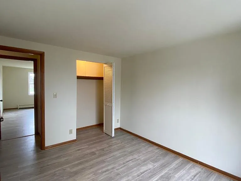 25 Logan Ave #4 — Photo 8