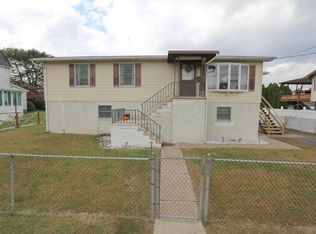 20 Woodbury St, Hanover Township, PA 18706