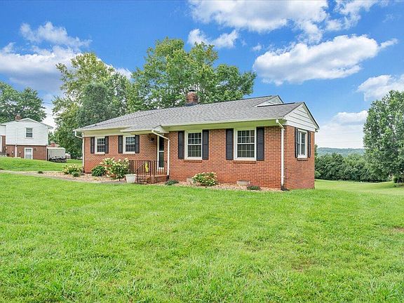 3rd image of 235 Arthur Cir