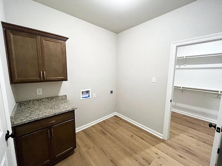 121 Dutchman Dr — Photo 5