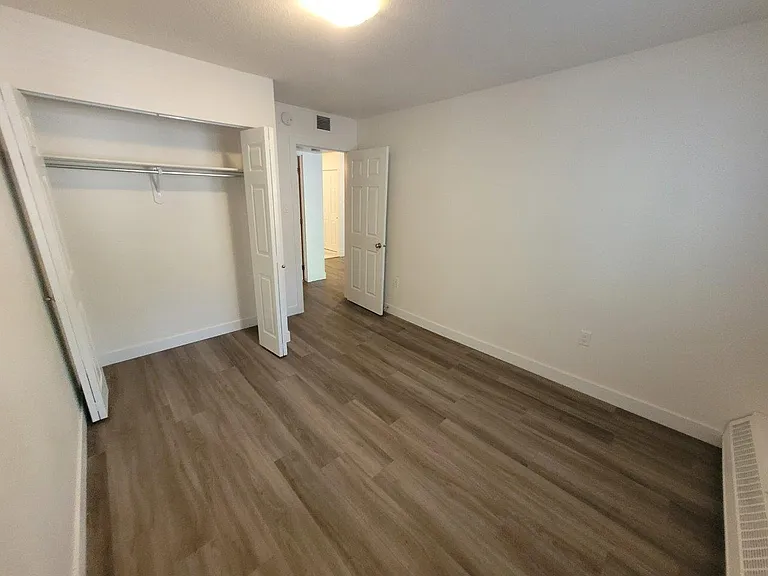 537 4th Ave N #105 — Photo 7