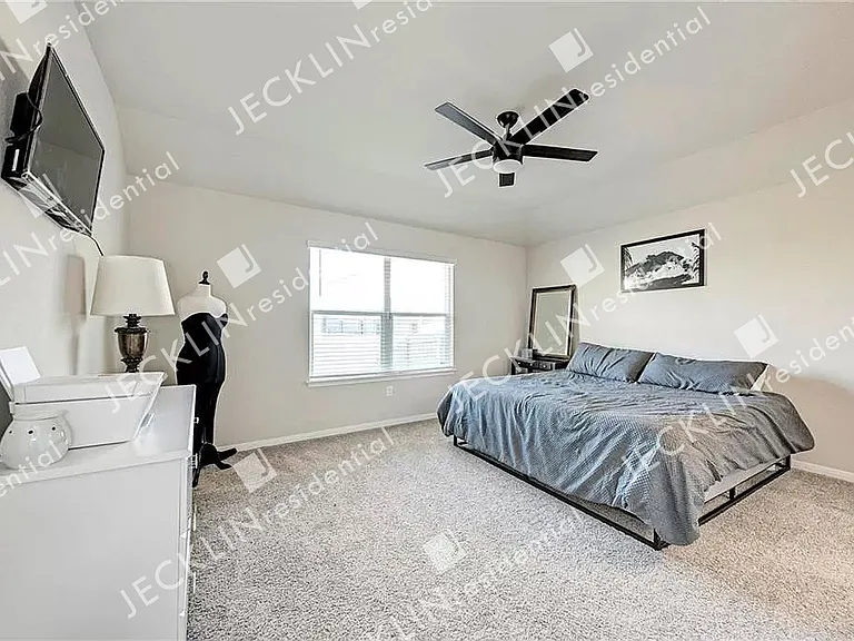 105 Kleberg Ct — Photo 13