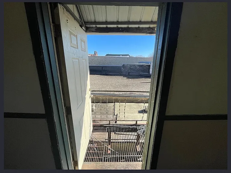 114 Main St W #A — Photo 10