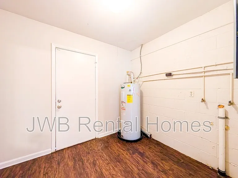 4503 Melvin Cir W — Photo 10