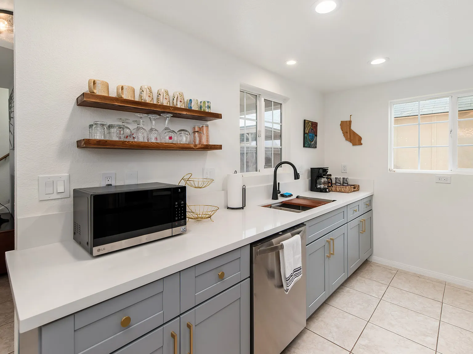 3 bed, 1.5 bath, 963 sqft, $3,695 — Photo 4