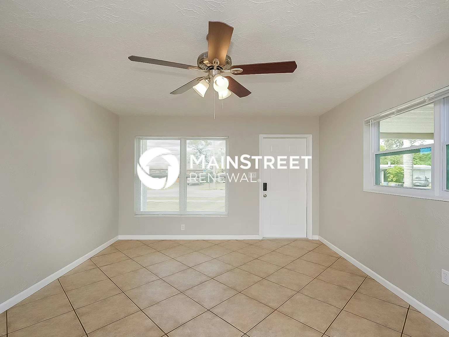 3719 Aloha Dr — Photo 2