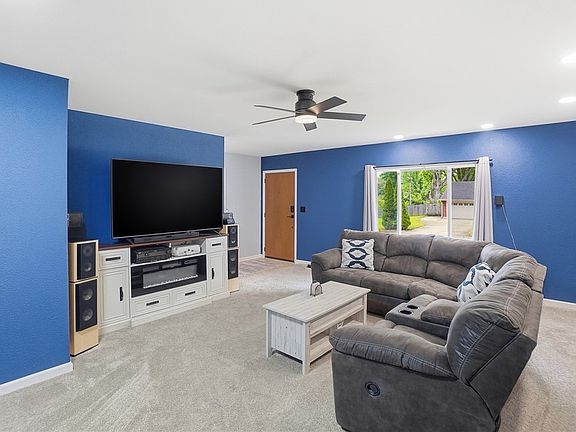 4th image of 2271 Mission Ln