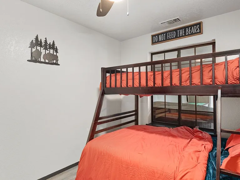 103 Niblic Ct — Photo 12