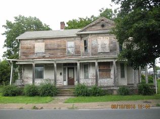 154 W Rockingham St, Elkton, VA 22827