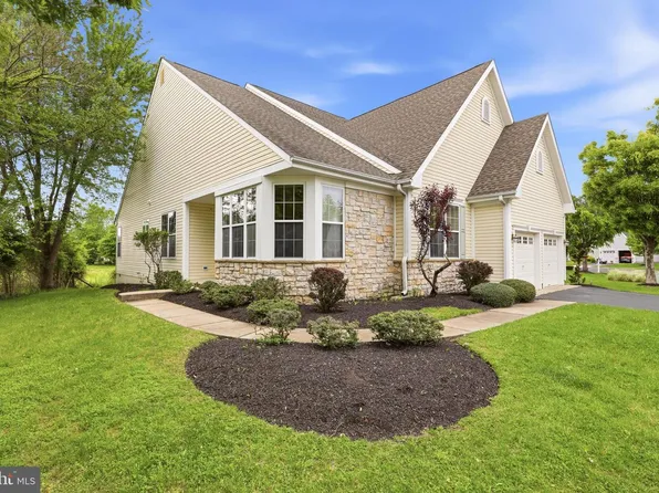 5 Hibiscus Dr, Marlton, NJ 08053