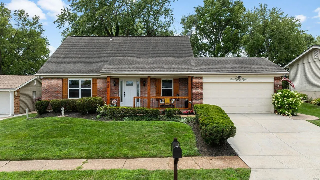 688 Cedar Run Dr photo 1