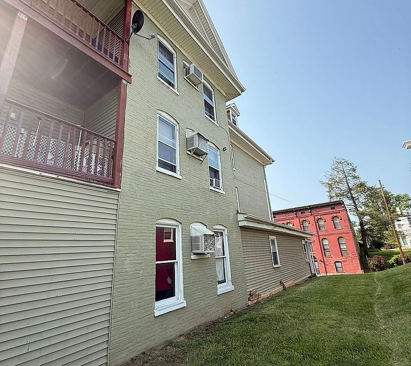 1st image of 428 W Washington St