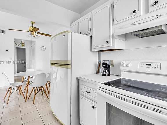 2nd image of 714 NE 10th St APT 307