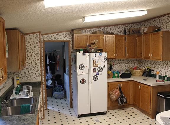 3rd image of 221 Morningside Dr