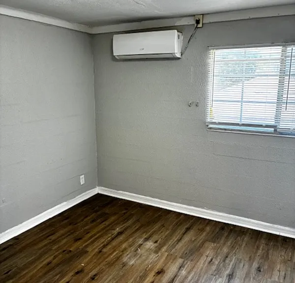 2146 Inwood Ter #7 — Photo 6
