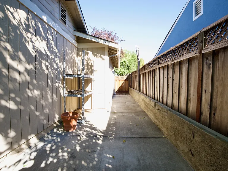 640 N M St — Photo 9