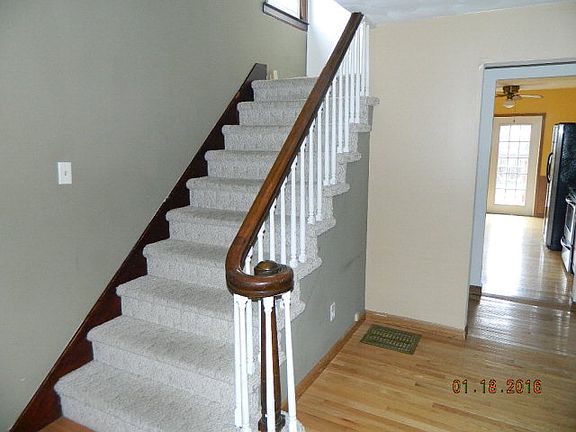 4th image of 2207 Summit St