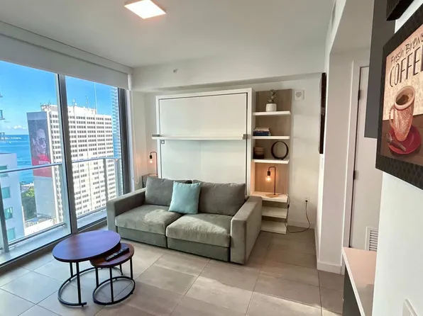 227 NE 2nd St, Miami, FL