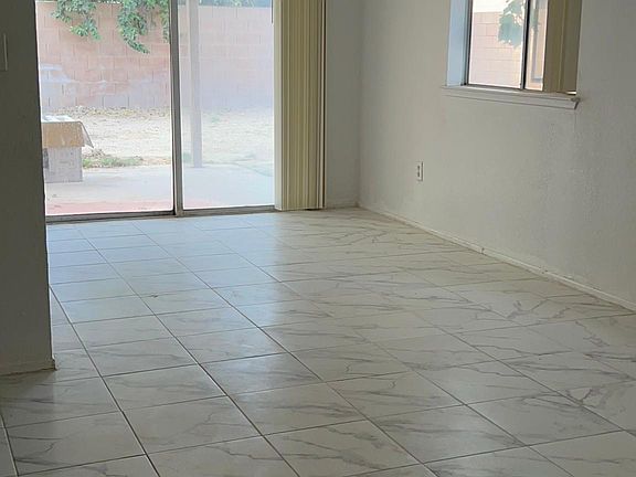 3rd image of 80887 Shenandoah Ave