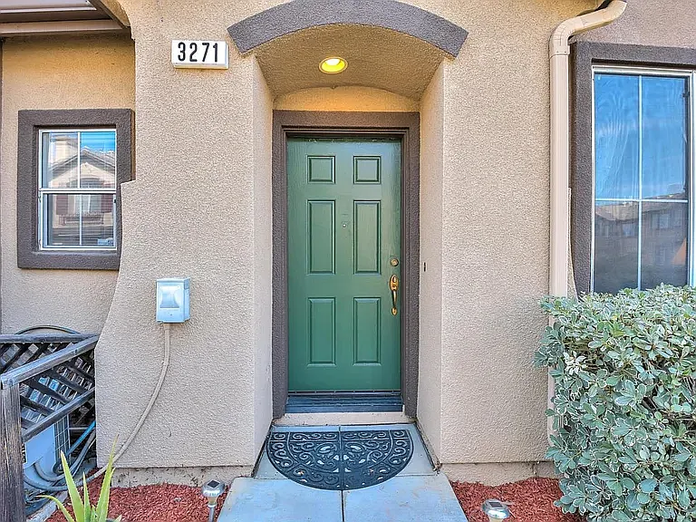 3271 Shiraz Pl — Photo 24