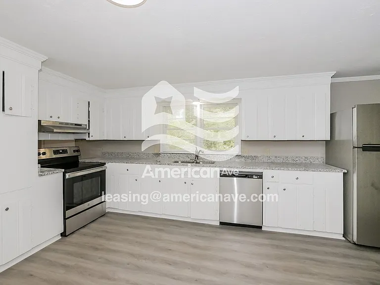 1857792_007_wm_-_kitchen_12933136.jpg