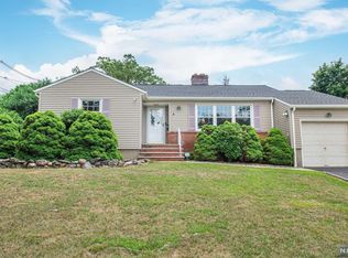 56 Laurel Pl, West Caldwell, NJ 07006