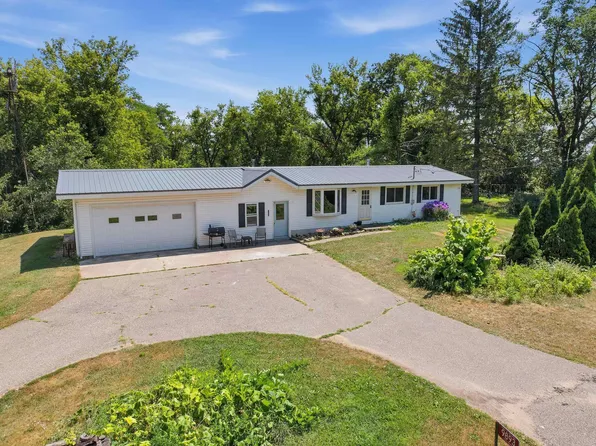9893 15th Rd, Almond, WI 54909