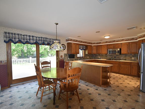 Spacious eat in kitchen