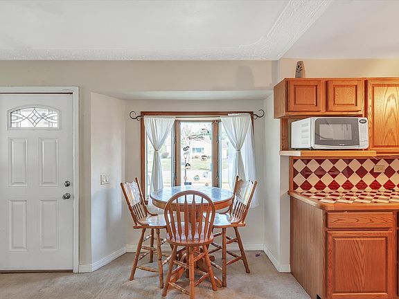 4th image of 95 Maryland Dr