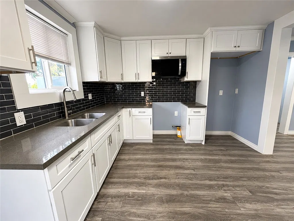 2 bed, 800 sqft, $2,200 — Photo 2