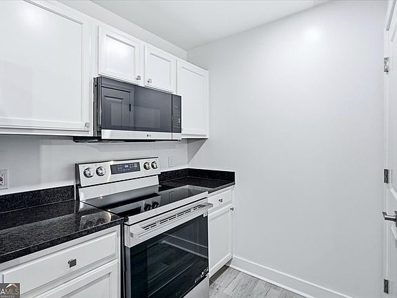 4th image of 3040 Peachtree Rd NW Unit 313