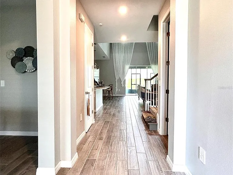 2853 High Pointe St — Photo 4