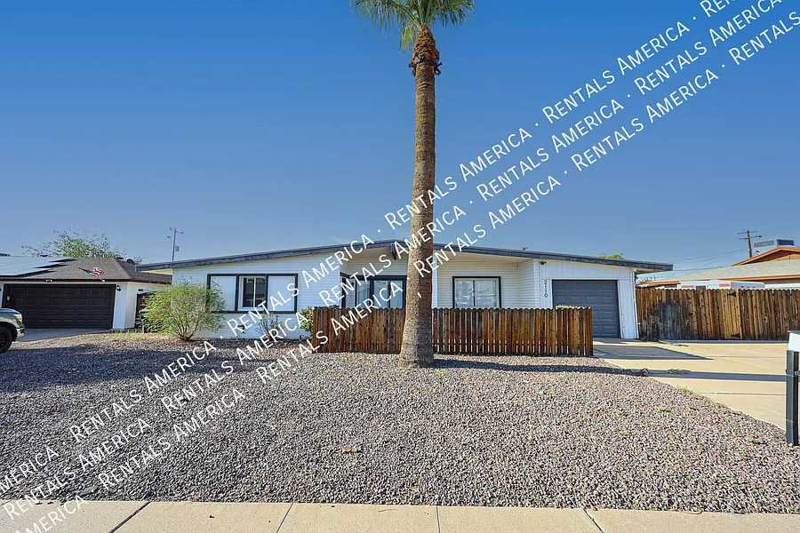 Spacious 3-Bedroom Phoenix Home with Private Pool and Sunroom — Photo 2