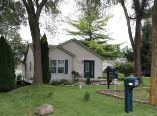 8687 Creston Dr, Pinckney, MI 48169