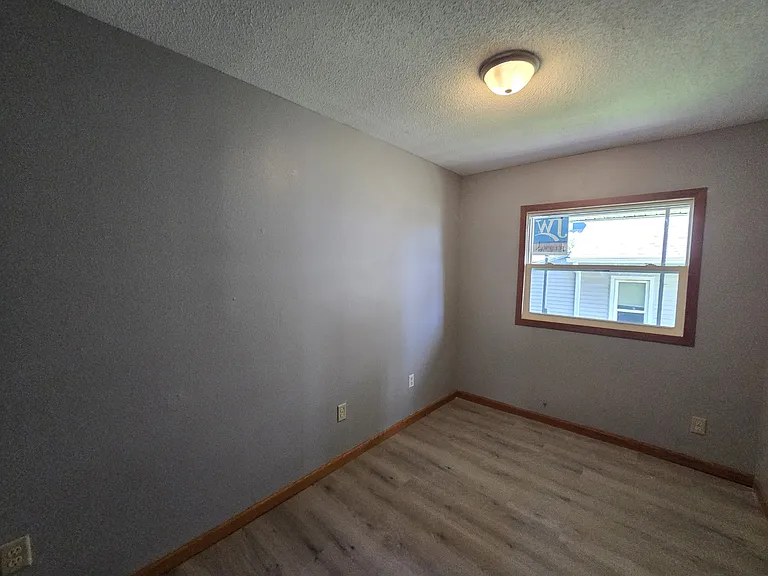 518 E 2nd St — Photo 21