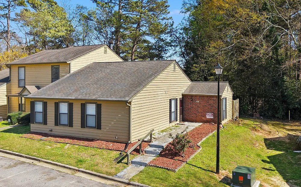 129 Sandalwood Cir — Photo 1