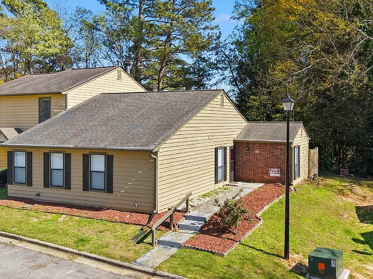 129 Sandalwood Cir — Photo 1
