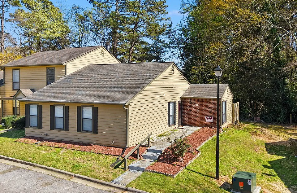129 Sandalwood Cir