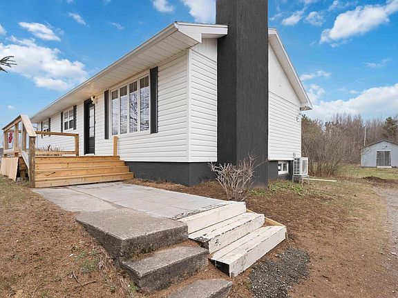 2nd image of 882 Tremont Mountain Rd