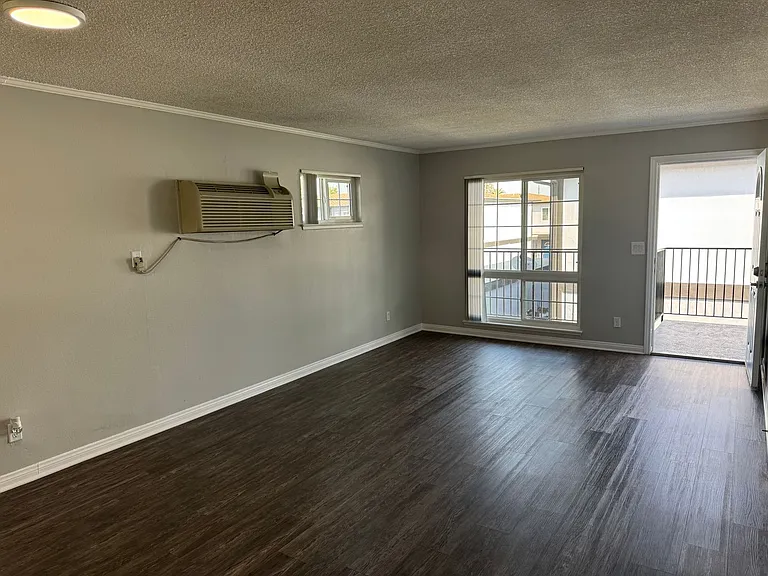 Villa Del Sol Apartments — Photo 105