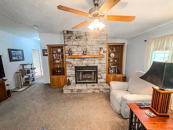 2nd image of 275 Jenny Ln