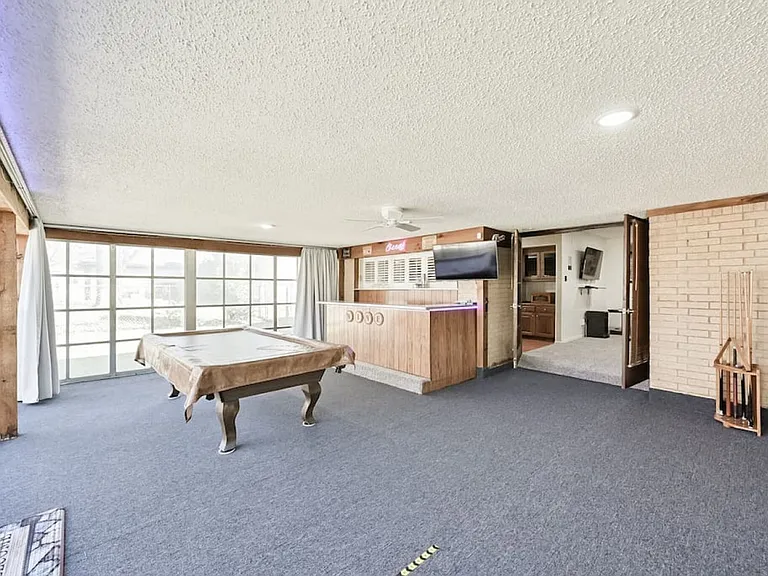Building's Lounge