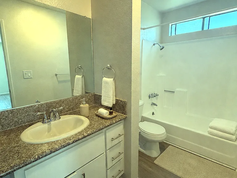 IMT 14227 Vanowen — Photo 6